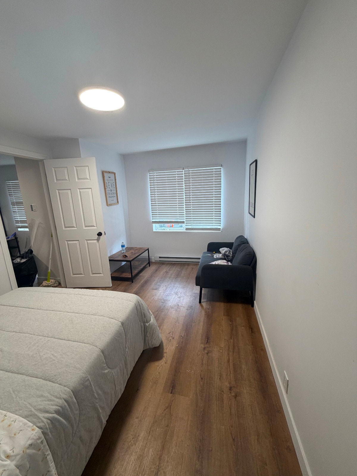 Fully renovated, beautifully furnished two-bedroom apartment, id — photo 2