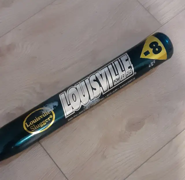 Louisville Slugger Baseball Bat -8 Excellent Condition in Baseball & Softball in Mississauga / Peel Region - Image 2