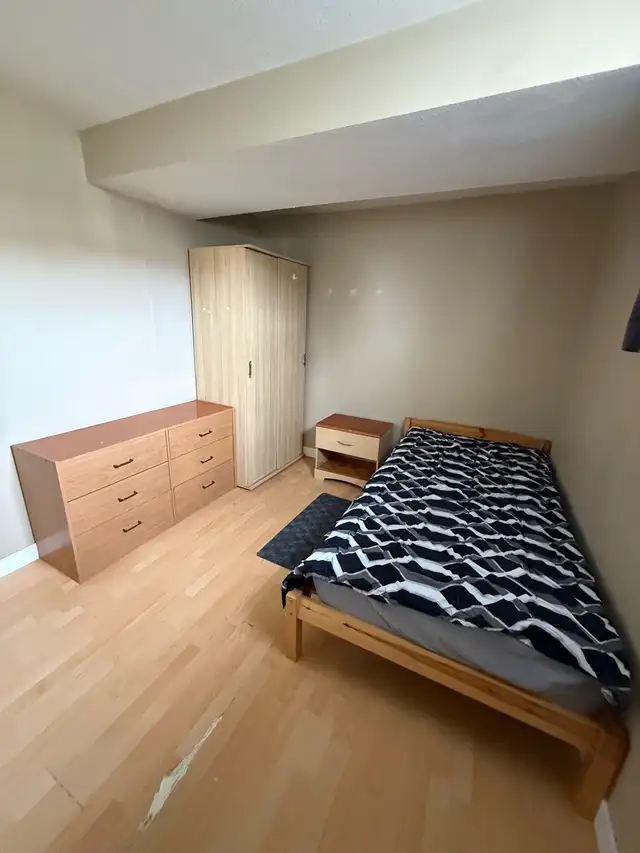 spacious Room for rent in Forest Hieghts