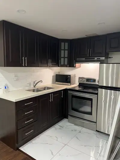 A room is available to share with another girl. Rent is 400 plus utilties and internet. Please conta...