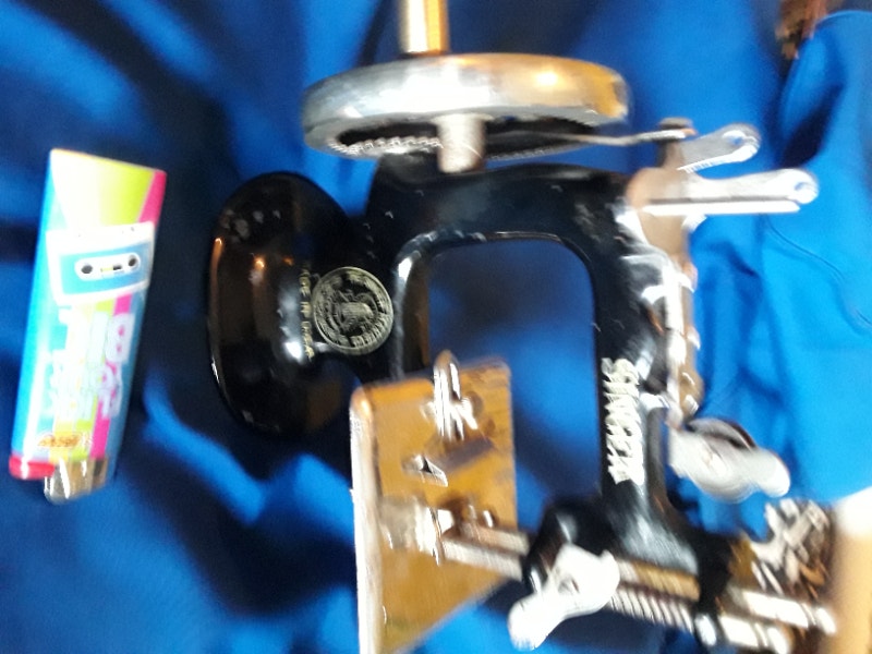 Very rare salesman sample Singer Sewing Machine Arts & Collectibles