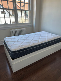 Twin storage bed!  Lit simple avec tirroirs! 