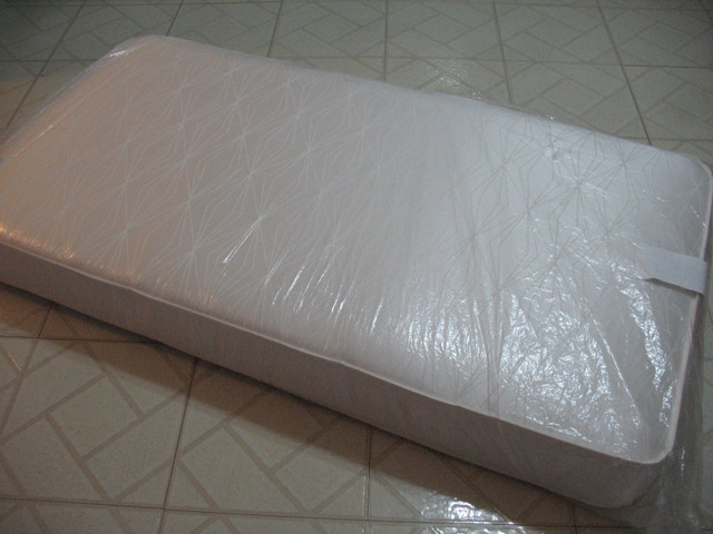 Baby Crib Mattress, LIKE NEW in Cribs in City of Toronto - Image 4
