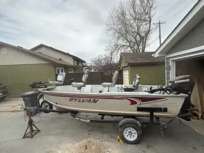 Aluminum fishing boat -2017 Evinrude 40hp tiller, electric trim & RPM control. Top speed 30mph. -201...
