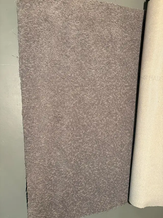 Grey Carpet Rolls and Underlay590084637973565441