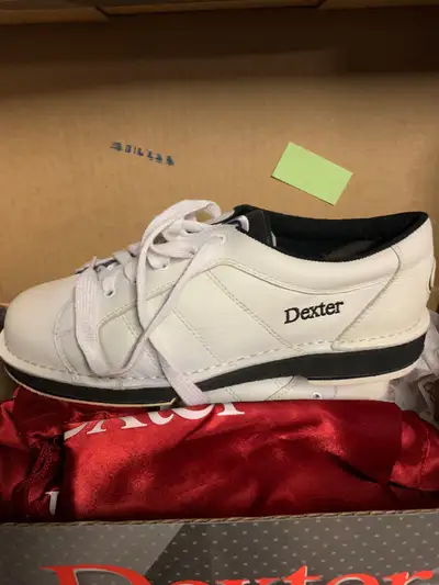 Men’s size 8 Bowling Shoes, View more