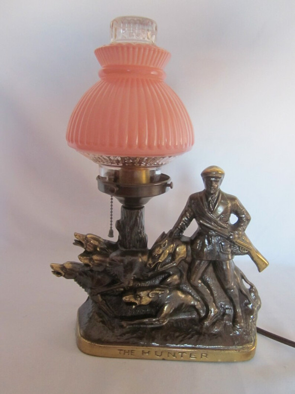 Vintage Lampe Art déco Lamp '' The Hunter '' Lampe de table bron dans Art et objets de collection  à Lac-Saint-Jean