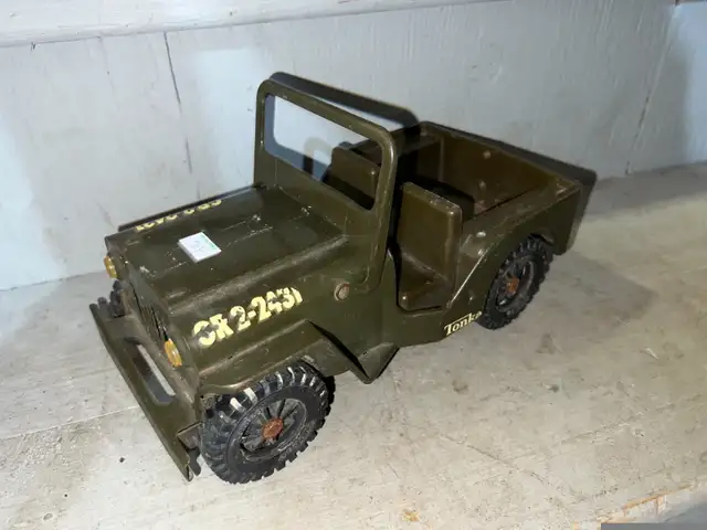 2 VINTAGE TONKA TRUCKS - MILITARY JEEP / TOW TRUCK IGUANA TOWING in Arts & Collectibles in Mississauga / Peel Region - Image 5