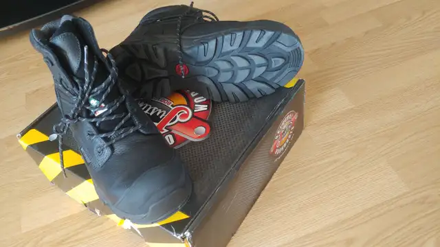 JUSTIN WORK BOOTS in Men's Shoes in Ottawa - Image 3