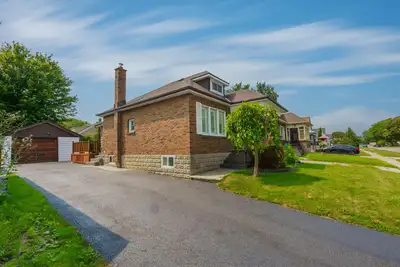 Enchanting 4-bedroom home for rent! Move-in ready and perfect for families, this spacious property f...