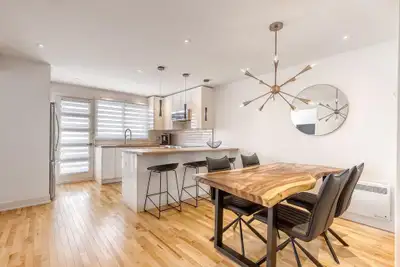 AHUNTSIC –DUPLEX RÉNOVÉ ET INSONORISÉ 4 chambres | Garage | Stationnement| Cour privée H2B 1R3 Magni...