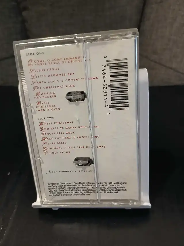 Neil diamond the Christmas album cassette tape like new in CDs, DVDs & Blu-ray in Kitchener / Waterloo - Image 3