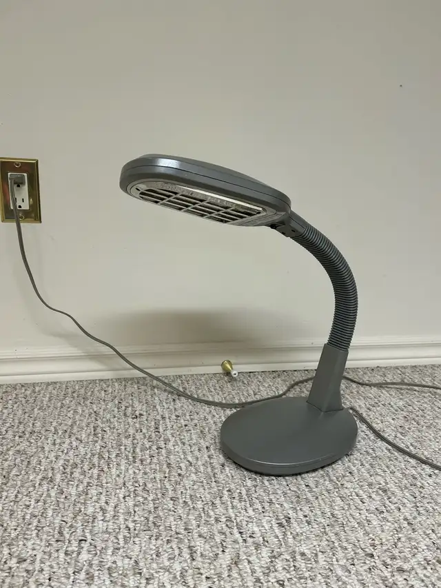 Desk Lamp in Indoor Lighting & Fans in St. Catharines - Image 2