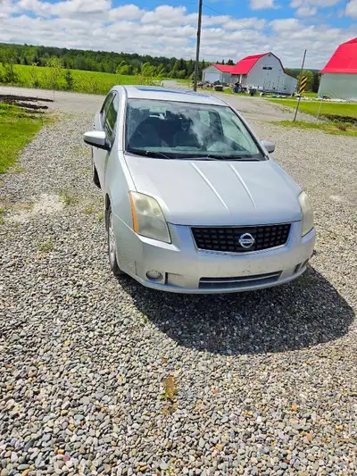Nissan sentra 2008 212 000km Rien à faire dessus Tout à été réparé, *facture a l'appui Toit ouvrant...