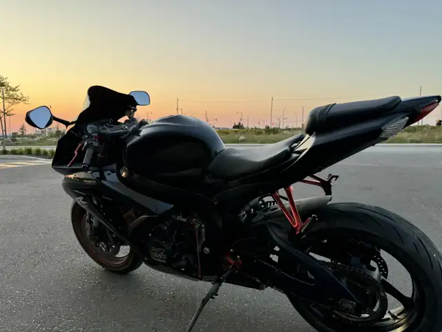2010 Suzuki gsxr 600 in Sport Bikes in Markham / York Region - Image 5