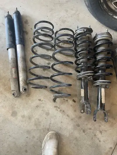 This came off 2022 ram sport new style was gonna convert my 2019 Limited that had air ride to normal...