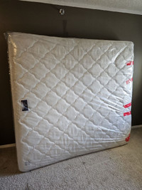 SERTA KING SIZE MATTRESS IN EXCELLENT CONDITION