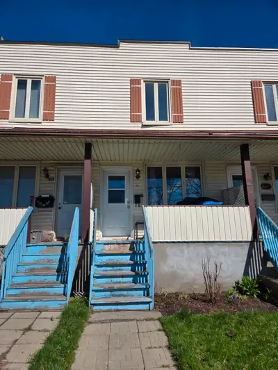 Charming 2 bedroom with basemnet and beautiful back yard