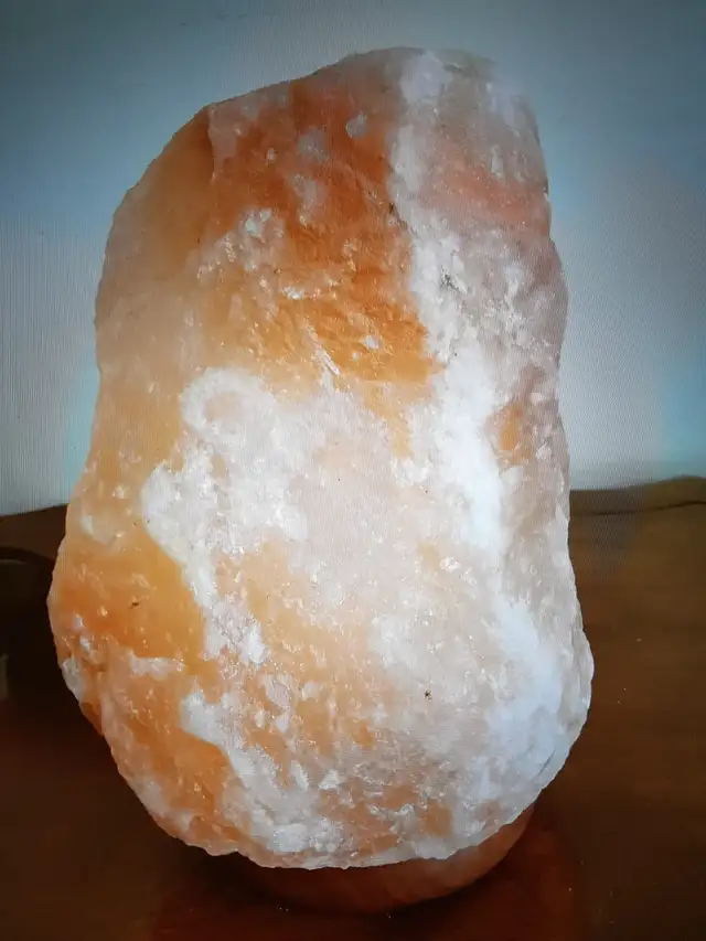 $26.00 Reduced from $45.00! Himalayan Salt Crystal Lamp in Indoor Lighting & Fans in Markham / York Region - Image 3