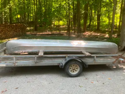 Springbok 15' aluminum canoe in good condition. Includes two paddles and carrying yoke (clamps to ce...