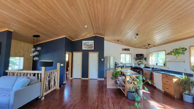 House For Sale - 104 Kennedy Street, Haines Junction in Houses for Sale in Whitehorse - Image 5