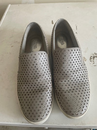 MK shoe size 9
