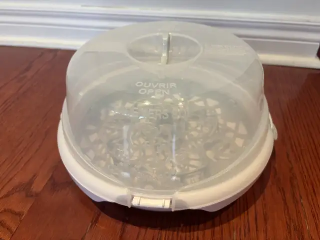 Munchkin steam guard microwave sterilizer in Feeding & High Chairs in Markham / York Region - Image 4