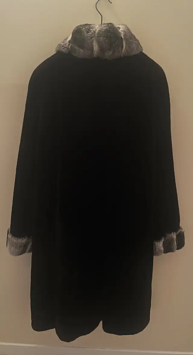 manteau de vison in Women's - Tops & Outerwear in Québec City - Image 4