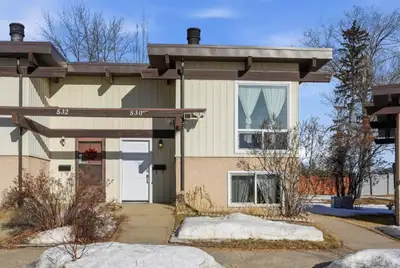 2 Bedroom 1 Bathroom Duplex for Rent in Millwoods. 530 Lee Ridge RD NW, close to LRT, shopping, scho...