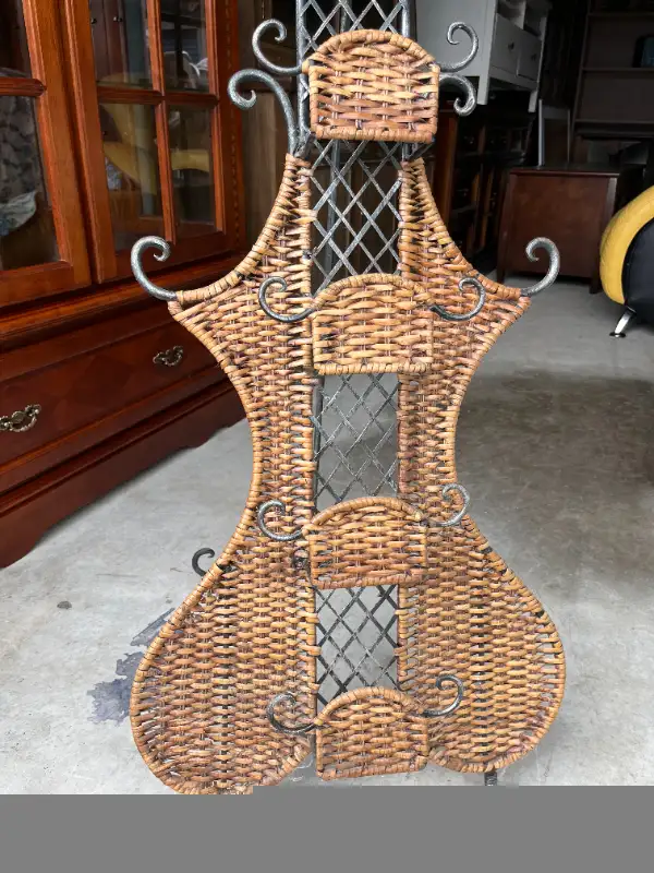 Guitar Metal / Wicker Stand in Home Décor & Accents in Peterborough - Image 10