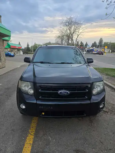Selling as we bought a new vehicle, runs and drives great has a new windshield New brakes all around...