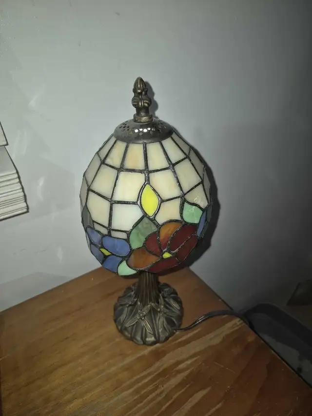Lampe Tiffany in Indoor Lighting & Fans in Laval / North Shore - Image 2