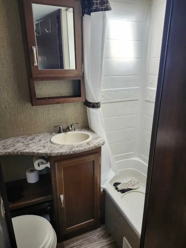 Passport 32' Travel Trailer in Travel Trailers & Campers in Kingston - Image 6