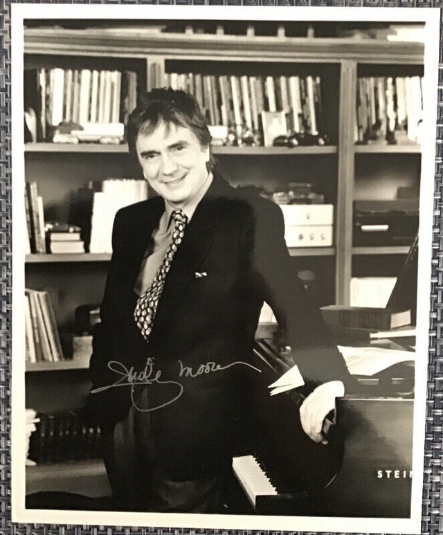 Dudley Moore Autographed B&W 8x10 Photo in Arts & Collectibles in City of Toronto