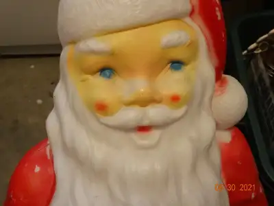 Blow Mold Santa,holds parcel,from 60s, light inside, nice overal, View more