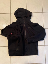 Old Season Nike Tech Fleece Black Size M