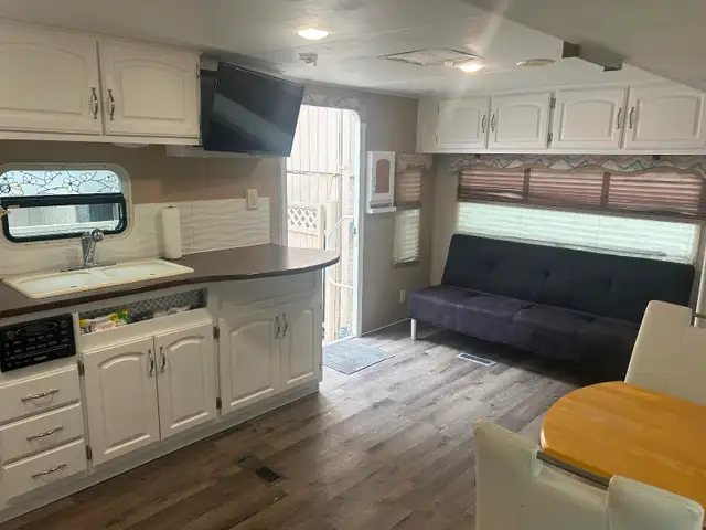 $16,300 – 2011 CrossRoads Cruiser CTX 29' Travel Trailer in Travel Trailers & Campers in Vernon - Image 9
