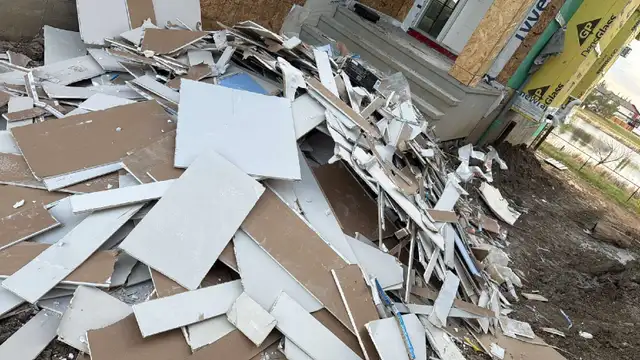Reliable Junk Removal 780-240-5567 in Bookcases & Shelving Units in Edmonton - Image 2
