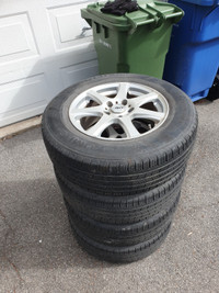 Pneus 215/70R16    Mags DIA Alloys   300$