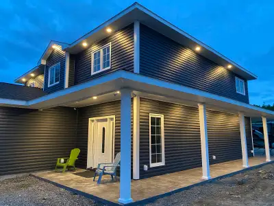 Beautiful 2 story home for rent. With 3 large bedrooms and 3 full bathrooms. 9ft ceilings. King size...