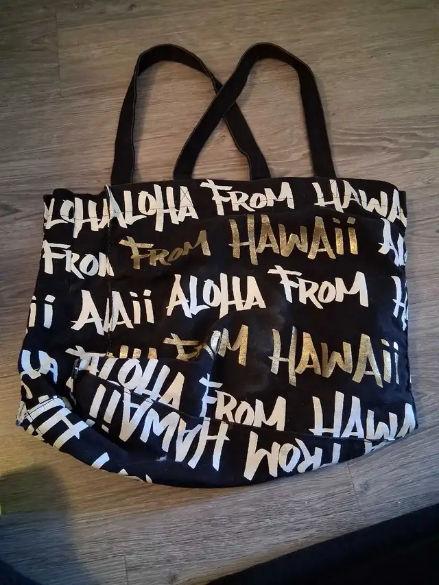 Tote Bag in Bags & Luggage in Edmonton - Image 2