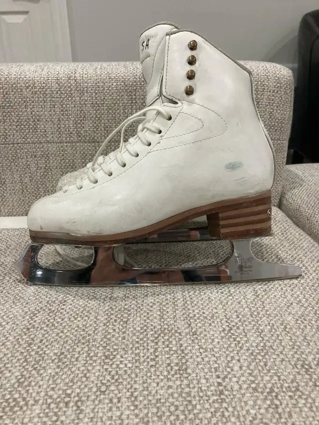 Figure skates Jackson in Skates & Blades in Barrie - Image 3