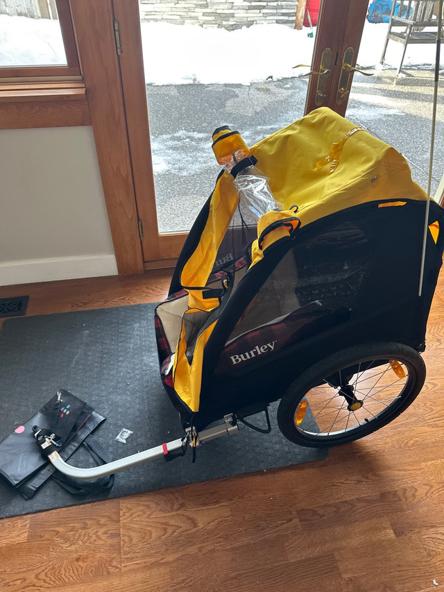 Burley Bee Child Bike Trailer in Clothing, Shoes & Accessories in Calgary
