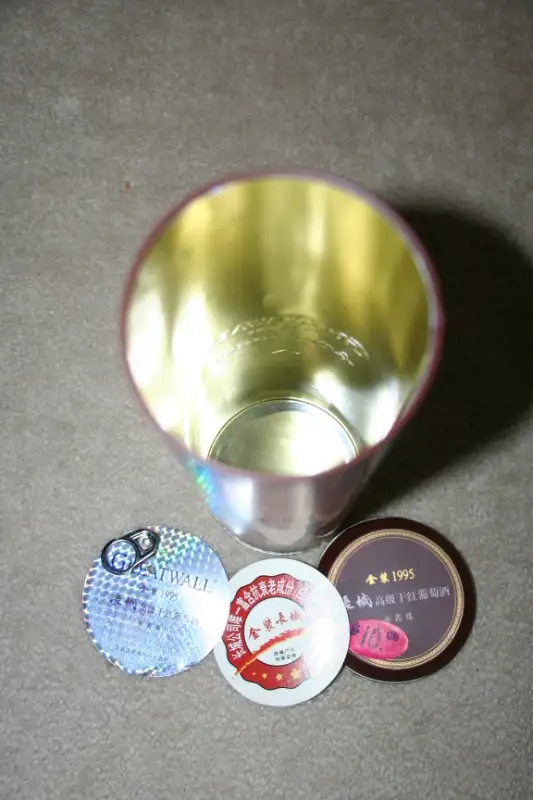 GREAT WALL OF CHINA Red Wine Tin 1995 with Lids and Paper63006662371203122
