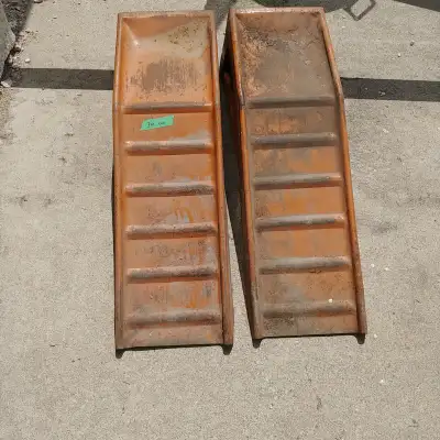 No weight limit on them . I'm thinking 5000 lb. $30.00 check my other ads
