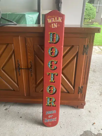 Vintage wooden WALK IN DOCTOR sign ….humourous $25.00 Good condition