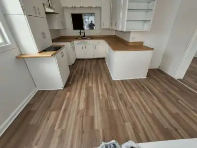 3 Bedroom Newly Renovated 2 Story Apartment *3 large bedrooms *Bright spacious layout *Rent: $1,940/...