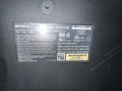 Screen has internal damage. outer glass seems fine Powers on fine Sold for parts or repair only