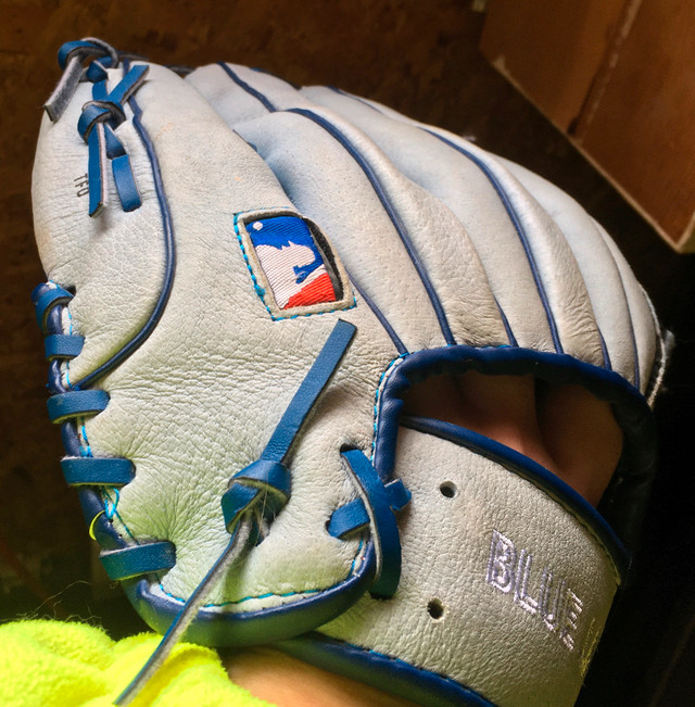 Youths 12” Wilson blue Jays baseball glove in Baseball & Softball in Red Deer - Image 2