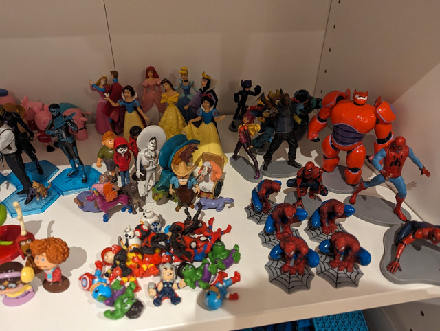 Lot figurines Disney Store Marvel Princesse Peppa ... dans Jouets et jeux  à Ouest de l’Île - Image 4